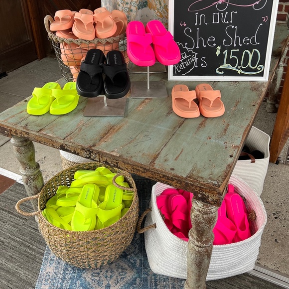 NEW Platform Flip Flops - Neon Green - Picture 2 of 2